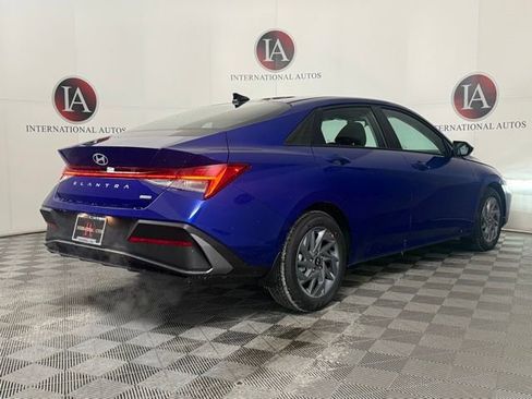New 2026 Hyundai Elantra Hybrid FWD image 8