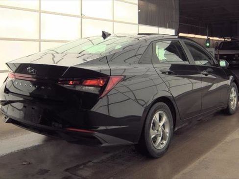 Used 2021 Hyundai Elantra SE FWD image 7