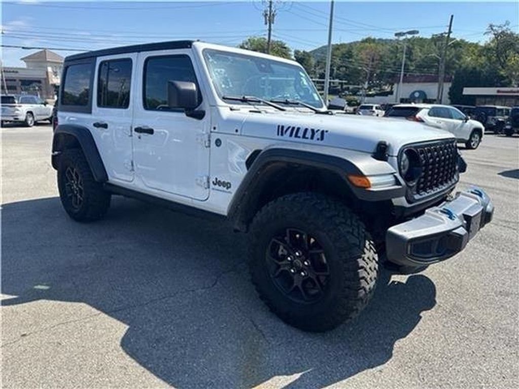 Used 2024 Jeep Wrangler Unlimited AWD/4WD image 47