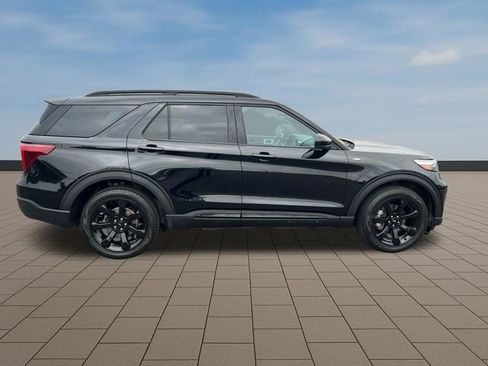 Used 2023 Ford Explorer ST-Line w/ Class IV Trailer Tow Package AWD/4WD image 8
