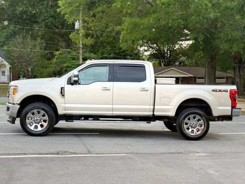 Used 2017 Ford F250 Lariat w/ Lariat Ultimate Package AWD/4WD image 3