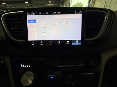 Used 2022 Chrysler Pacifica Touring-L FWD image 31