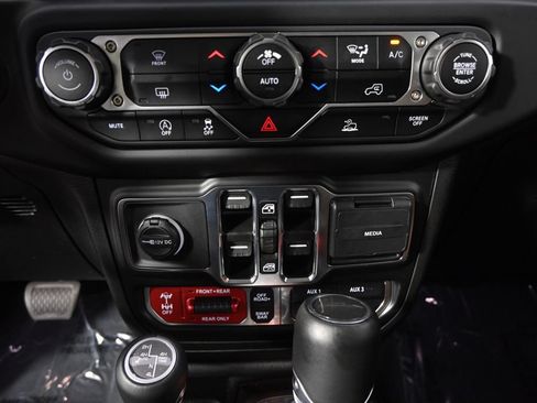Used 2023 Jeep Gladiator Rubicon w/ LED Lighting Group AWD/4WD image 31