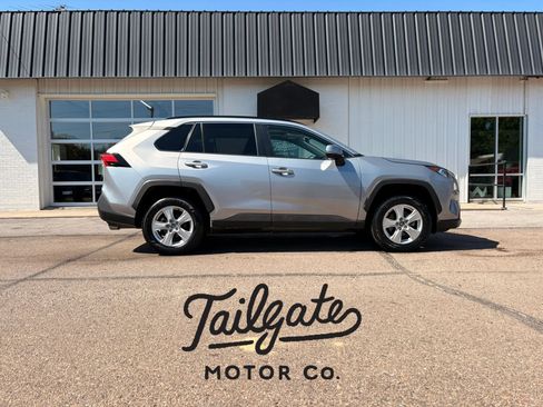Used 2019 Toyota RAV4 XLE w/ Convenience Package AWD/4WD image 1