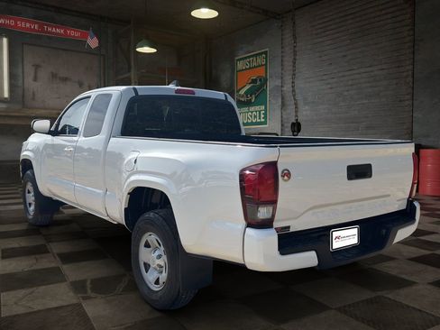 Used 2022 Toyota Tacoma SR w/ SR Convenience Package RWD image 4