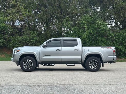 Used 2021 Toyota Tacoma TRD Sport AWD/4WD image 6