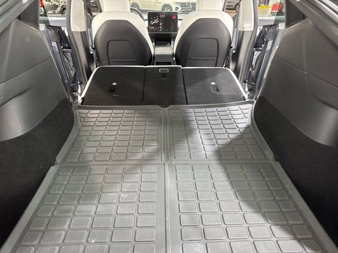 Used 2021 Tesla Model Y Long Range image 24