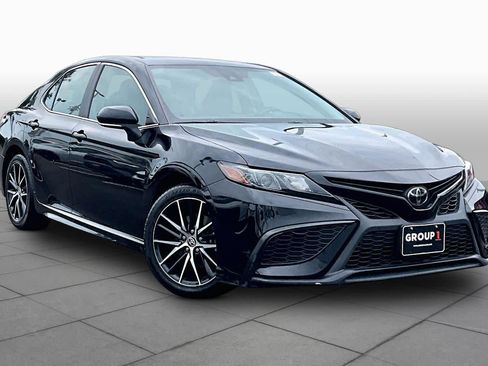 Used 2023 Toyota Camry SE FWD image 3