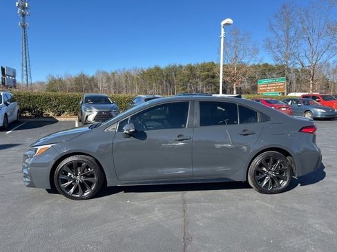 Used 2023 Toyota Corolla SE w/ SE Premium Package image 8