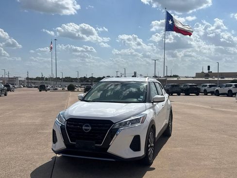 Used 2023 Nissan Kicks SV FWD image 7