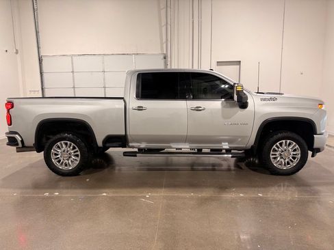 Used 2022 Chevrolet Silverado 2500 High Country w/ Safety Package II AWD/4WD image 4