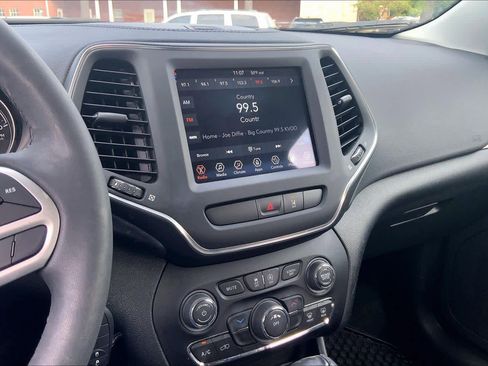 Used 2022 Jeep Cherokee Latitude w/ Sun & Sound Group AWD/4WD image 7