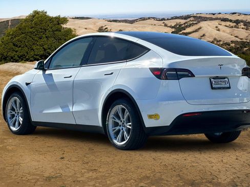 Used 2021 Tesla Model Y Long Range image 6