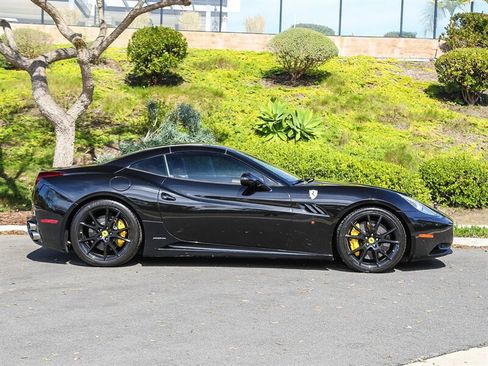 Used 2010 Ferrari California RWD image 20