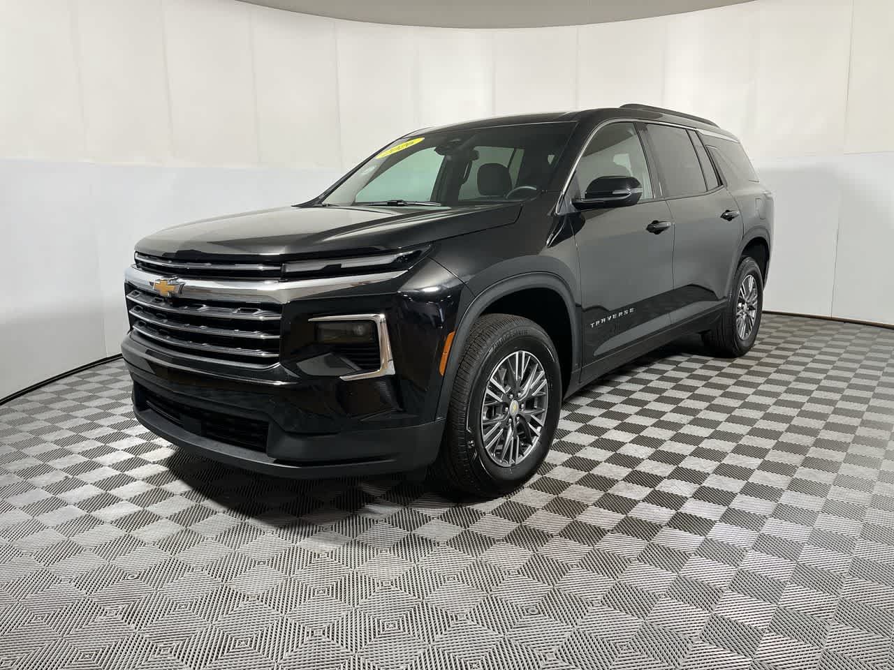Used 2026 Chevrolet Traverse LT AWD/4WD image 4