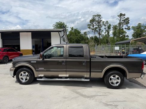 Used 2006 Ford F250 Lariat RWD image 2