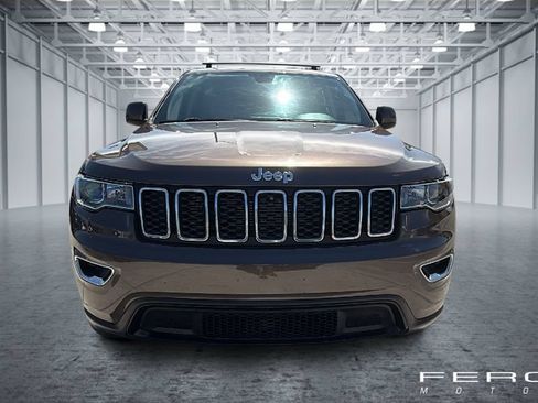 Used 2019 Jeep Grand Cherokee Laredo w/ 18" Wheel & 8.4" Radio Group AWD/4WD image 8