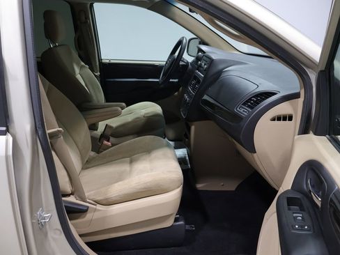 Used 2015 Dodge Grand Caravan American Value Package FWD image 20
