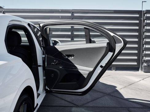 Used 2024 Bentley Flying Spur S V8 image 20