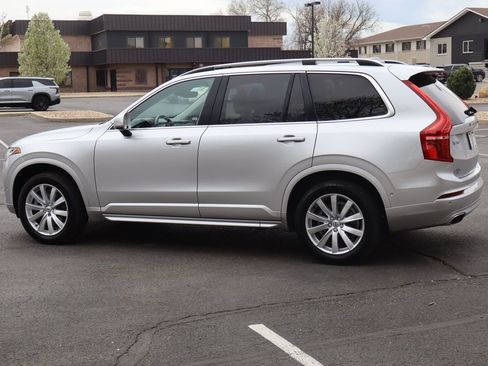Used 2018 Volvo XC90 T6 Momentum w/ Convenience Package image 8
