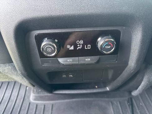 Used 2025 Chevrolet Traverse LT w/ Sun and Wheel Package AWD/4WD image 21