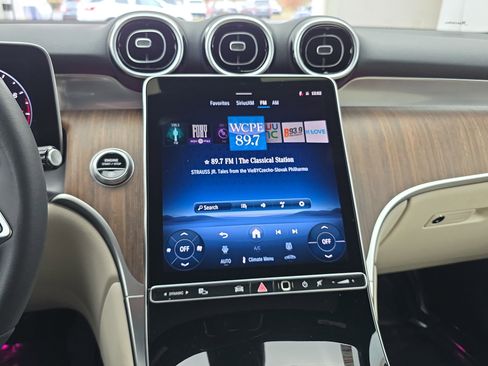 Used 2025 Mercedes-Benz GLC 300 image 20