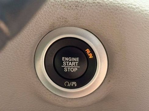 Used 2021 Chrysler Pacifica Limited AWD/4WD image 27