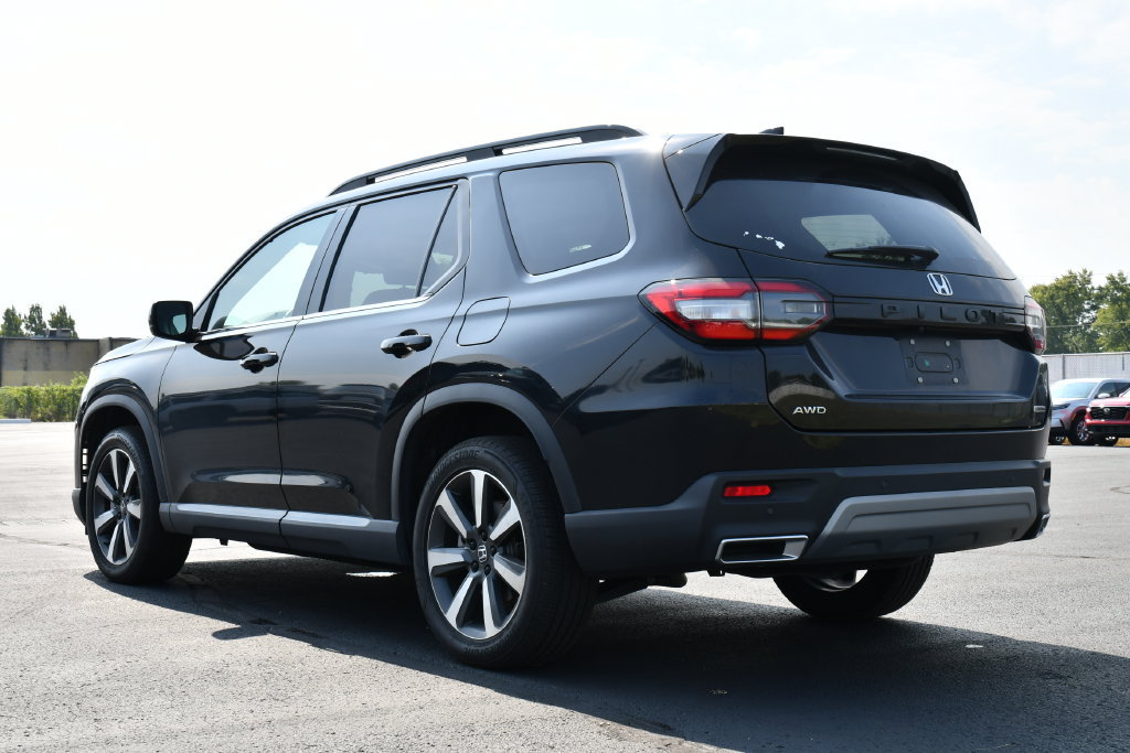 Used 2024 Honda Pilot Touring image 5