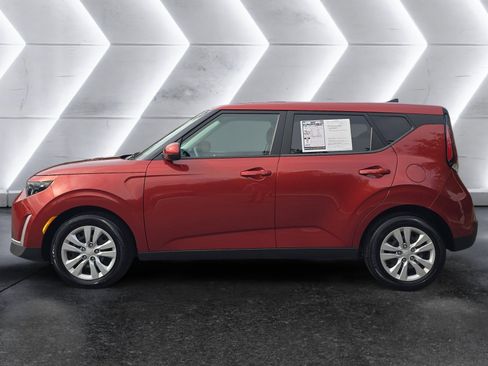 Used 2023 Kia Soul LX image 2