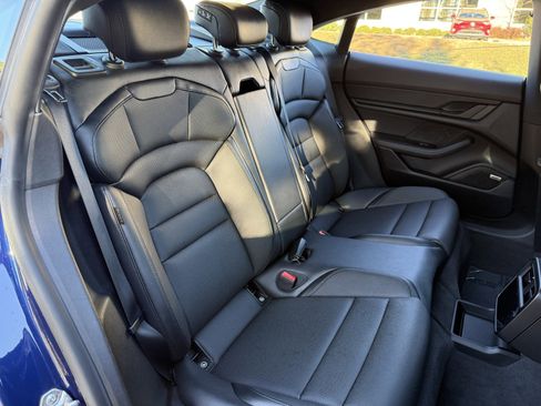 Used 2022 Porsche Taycan image 42