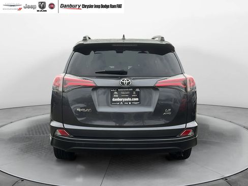 Used 2018 Toyota RAV4 LE image 5