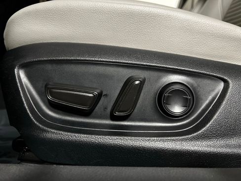 Used 2024 Toyota Camry SE image 14