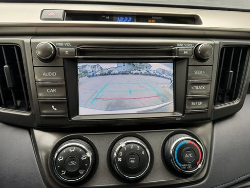 Used 2015 Toyota RAV4 LE AWD/4WD image 19