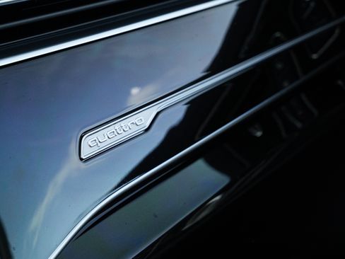 Certified 2025 Audi Q8 Prestige image 16