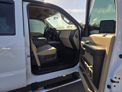Used 2012 Ford F250 XLT w/ XLT Interior Pkg image 15