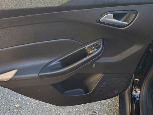 Used 2018 Ford Focus SE w/ Cold Weather Package FWD image 35
