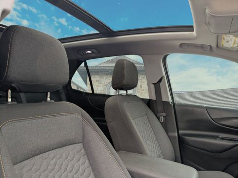 Used 2019 Chevrolet Equinox LT w/ Sun & Navigation Package image 22