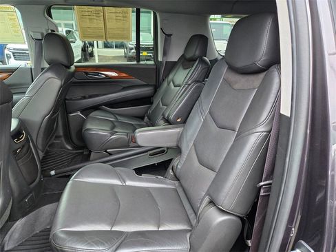 Used 2015 Cadillac Escalade ESV Premium image 7