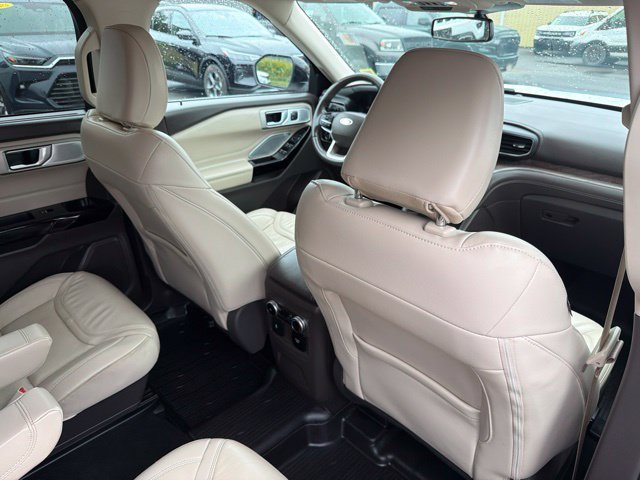 Used 2024 Ford Explorer Platinum w/ Technology Package AWD/4WD image 39
