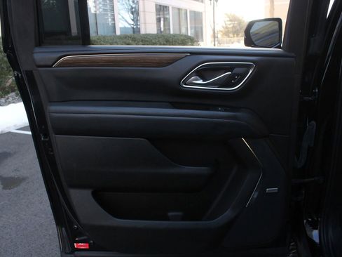 Used 2023 Chevrolet Suburban High Country AWD/4WD image 17
