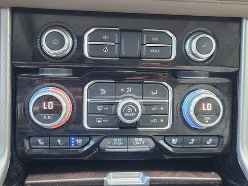 Used 2022 GMC Yukon XL Denali AWD/4WD image 22