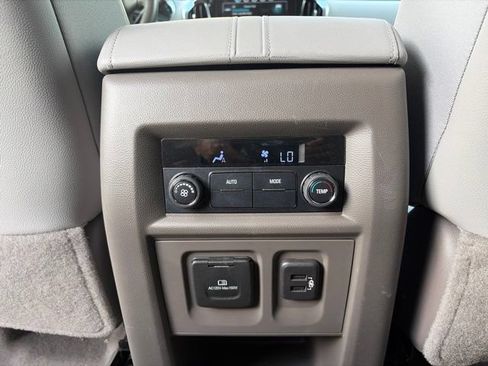 Used 2018 Chevrolet Traverse LT FWD image 9