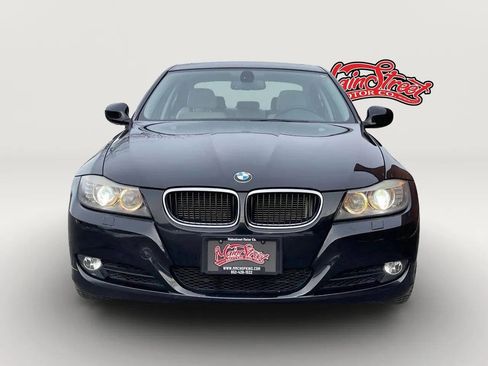 Used 2011 BMW 328i xDrive Sedan image 2