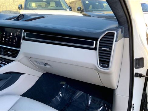 Used 2022 Porsche Cayenne GTS image 18