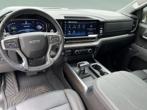 Used 2025 Chevrolet Silverado 1500 LT Trail Boss w/ LT Trail Boss Premium Package AWD/4WD image 34
