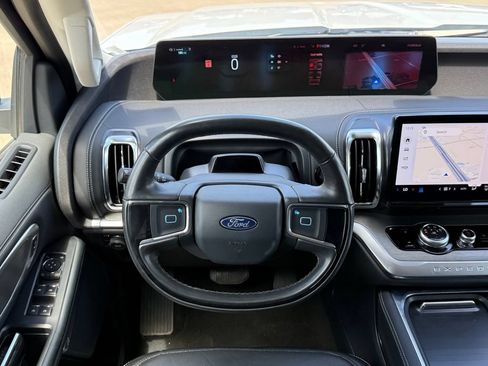 Used 2025 Ford Expedition Platinum AWD/4WD image 22