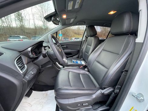 Used 2021 Chevrolet Trax LT w/ Premium Seat Package image 21