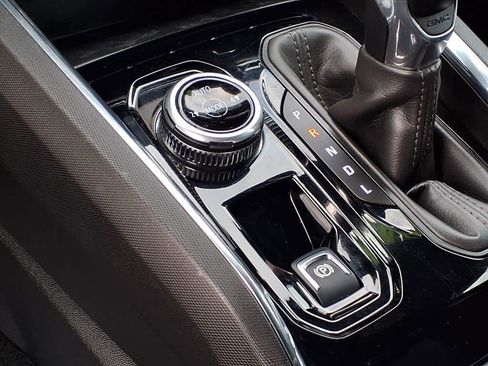 Used 2024 GMC Canyon Elevation image 17