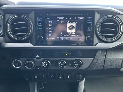 Used 2018 Toyota Tacoma TRD Sport w/ Technology Package image 33