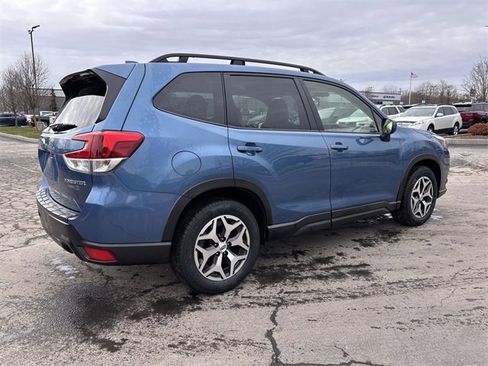 Used 2023 Subaru Forester Premium image 3